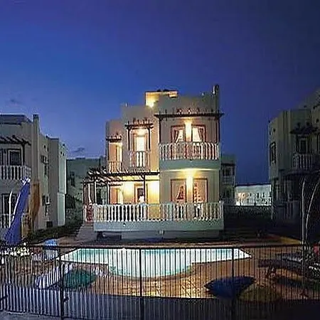 Turquoise מלון *